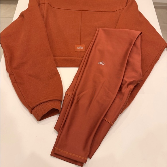 ALO Yoga nutmeg/Rust crop Sweatshirt and high waisted leggings XS - Picture 2 of 4
